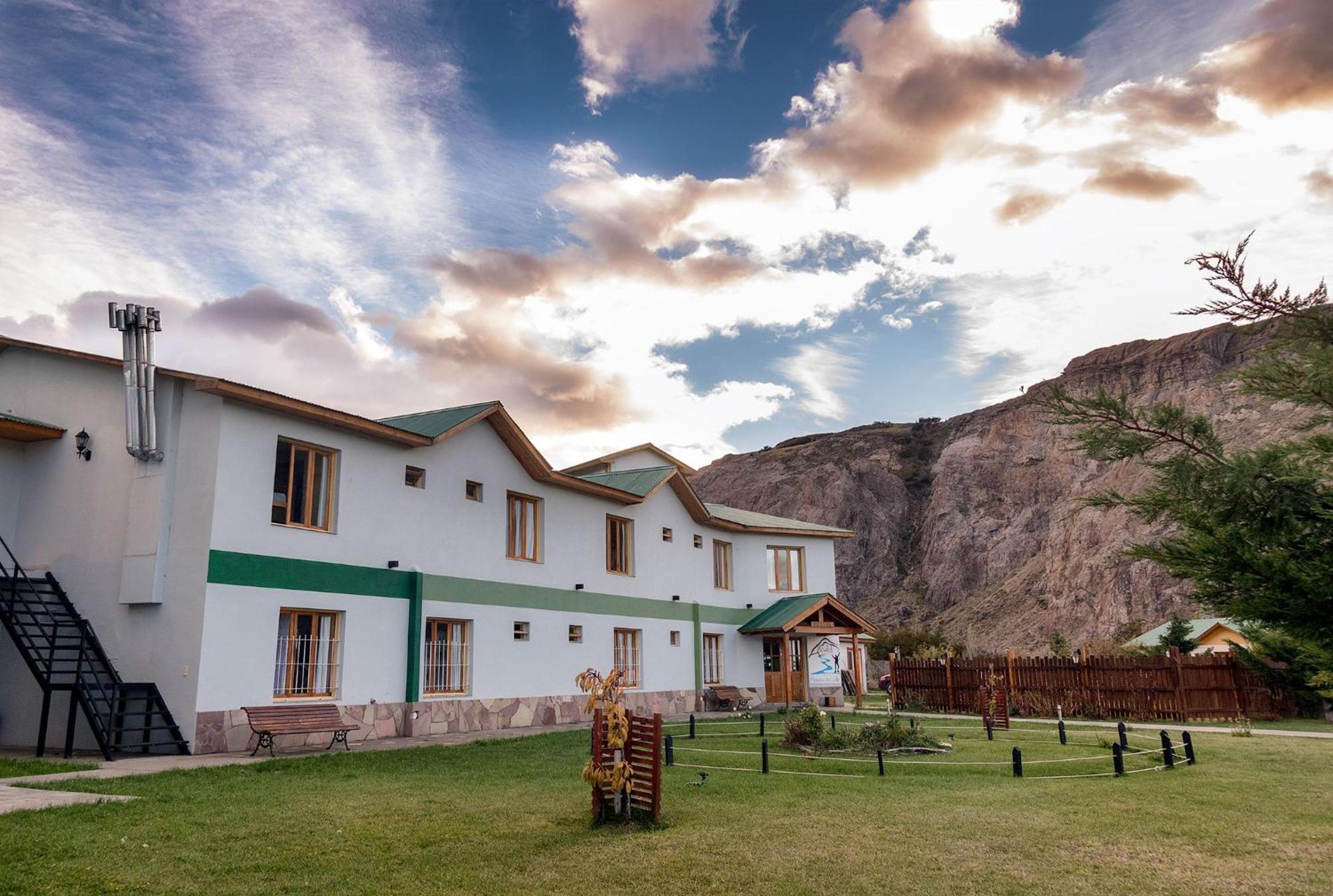 Hostel Pioneros Del Valle El Chalten Eksteriør bilde