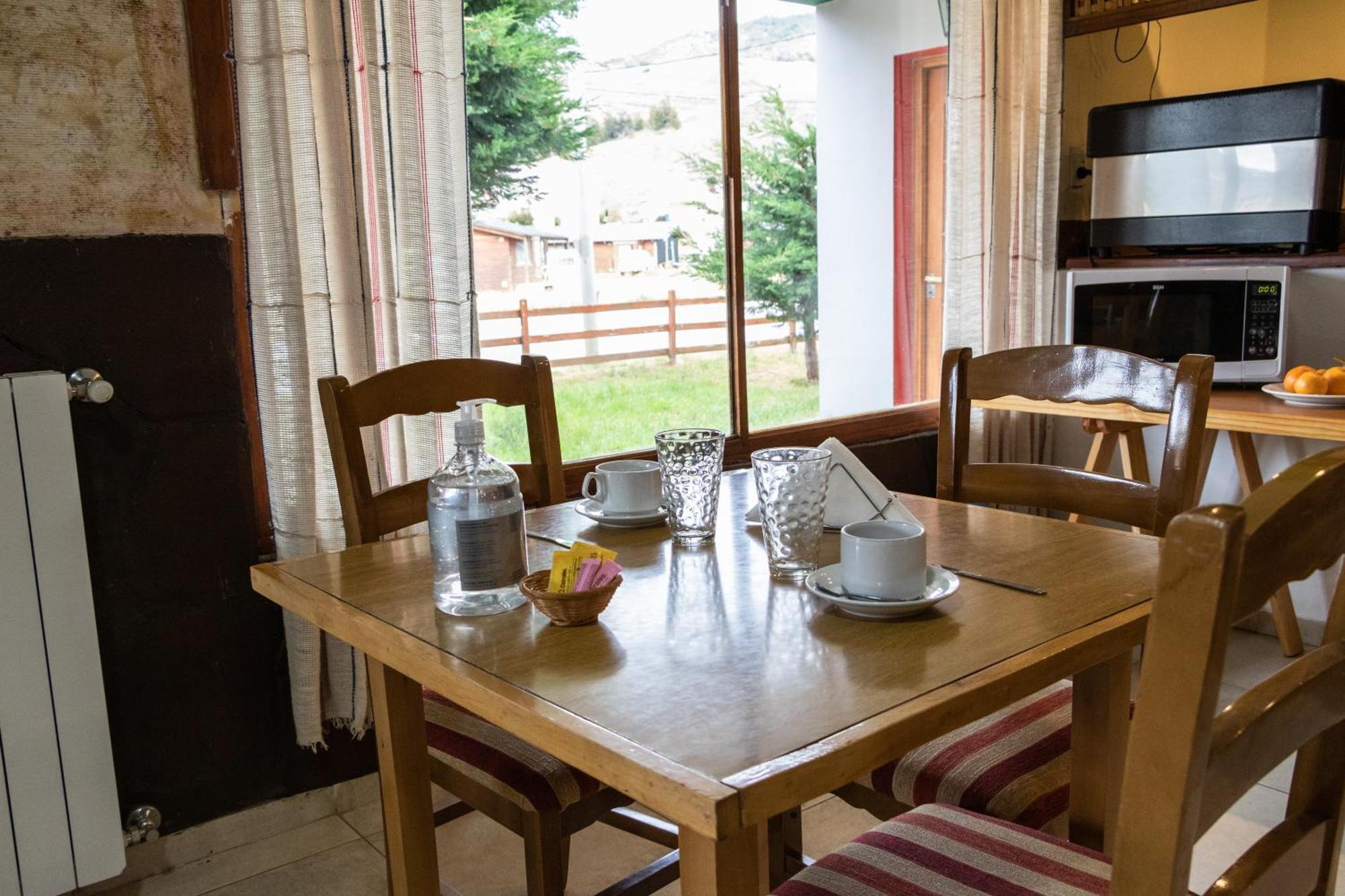 Hostel Pioneros Del Valle El Chalten Eksteriør bilde