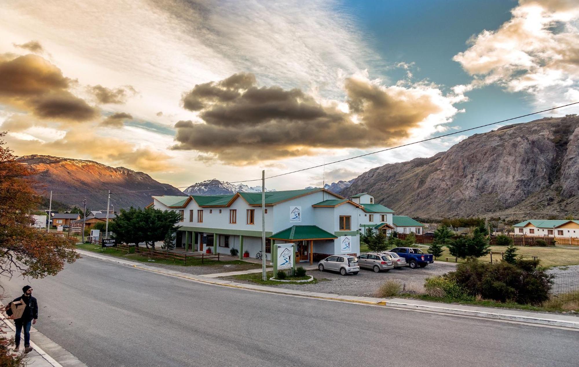 Hostel Pioneros Del Valle El Chalten Eksteriør bilde