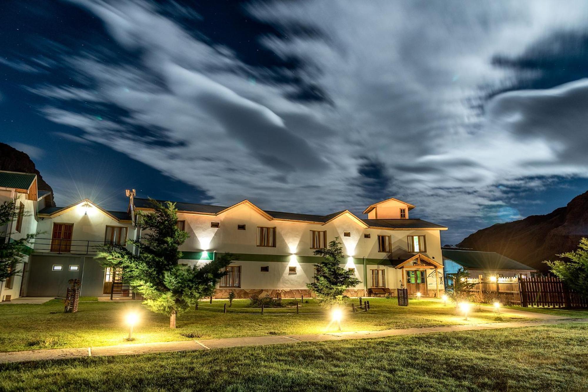 Hostel Pioneros Del Valle El Chalten Eksteriør bilde